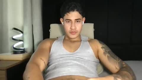 Snapshot of pablo_boston chatting on 09-11-25, 10:21 Javi online show from 09-11-25, 10:21