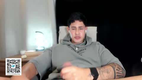 Snapshot of pablo_boston chatting on 10-21-25, 03:51 Javi online show from 10-21-25, 03:51