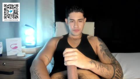 Snapshot of pablo_boston chatting on 11-13-25, 02:21 Javi online show from 11-13-25, 02:21