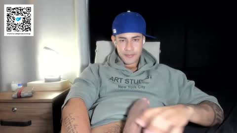 Snapshot of pablo_boston chatting on 11-21-25, 05:50 Javi online show from 11-21-25, 05:50