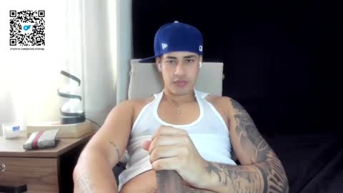 Snapshot of pablo_boston chatting on 11-21-25, 06:28 Javi online show from 11-21-25, 06:28