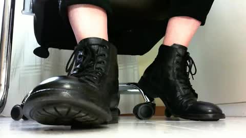 Snapshot of pablomenesssl chatting on 02-12-25, 11:51 Pablo Meness online show from 02-12-25, 11:51