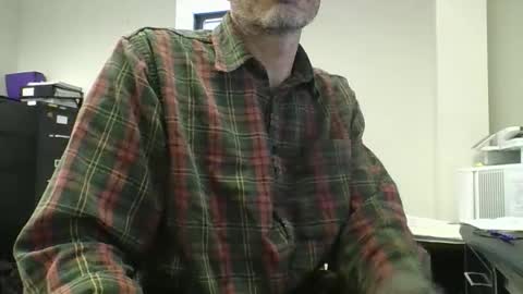 Snapshot of paddleme100 chatting on 12-17-25, 06:36 Paddle me online show from 12-17-25, 06:36