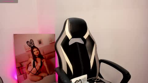 Paige online show from 05-07-26, 03:12