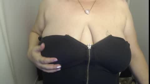 Snapshot of paiperhalliwey chatting on 03-09-25, 12:00 paiperhalliwey online show from 03-09-25, 12:00