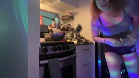 Leeloo online show from 10-04-25, 07:39