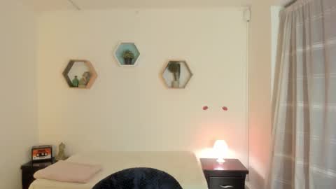 Paloma  online show from 02-24-26, 08:40