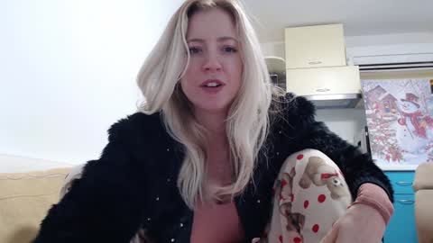 Snapshot of pam_fans chatting on 12-28-24, 07:11 BABE online show from 12-28-24, 07:11