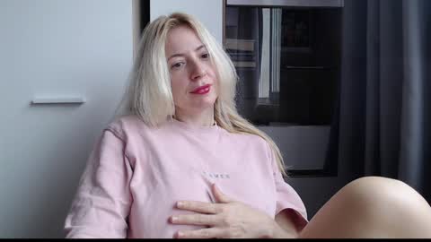 Snapshot of pam_fans chatting on 09-17-25, 07:32 BABE online show from 09-17-25, 07:32