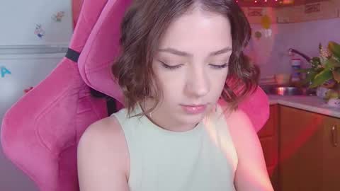 Snapshot of pambeeslyy chatting on 05-15-26, 10:44 Pam online show from 05-15-26, 10:44