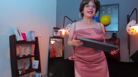 Snapshot of pamela_mature41 chatting on 06-26-26, 02:27 pamela_mature41 online show from 06-26-26, 02:27