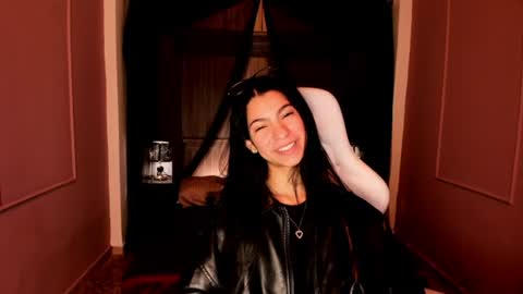 Snapshot of pamelaascott chatting on 06-19-26, 04:17 P A M online show from 06-19-26, 04:17