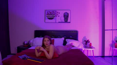 Snapshot of pamelablair chatting on 02-01-25, 02:16 Pamela Blair online show from 02-01-25, 02:16