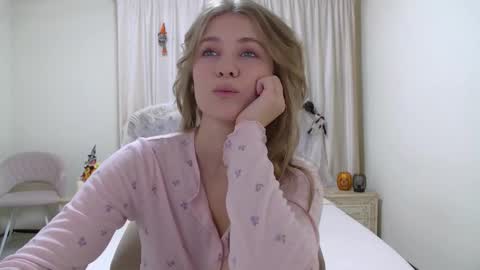 Snapshot of pamelablair chatting on 11-01-25, 07:16 Pamela Blair online show from 11-01-25, 07:16