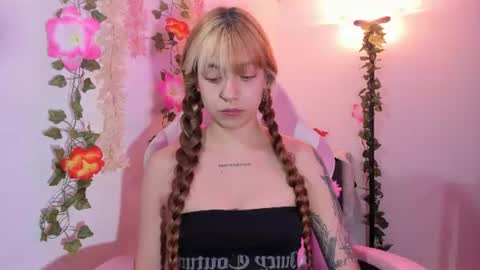 Snapshot of pamelajhonsom chatting on 06-14-26, 04:14 pamelajhonsom online show from 06-14-26, 04:14
