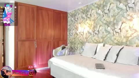 Snapshot of pamelarizzo_ chatting on 11-15-25, 01:18 Pamela 3 online show from 11-15-25, 01:18