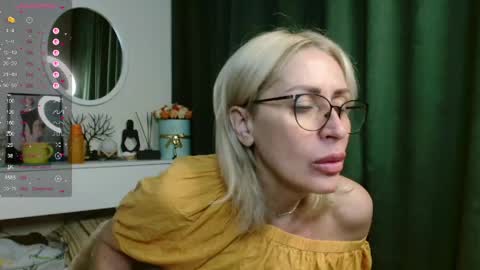 Snapshot of pamellamurphy chatting on 06-06-26, 11:53 pamellamurphy online show from 06-06-26, 11:53