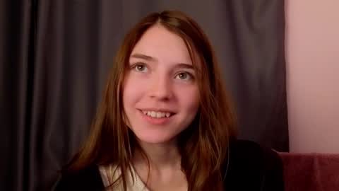 Snapshot of pamilarakestraw chatting on 10-25-25, 07:52 daniella online show from 10-25-25, 07:52