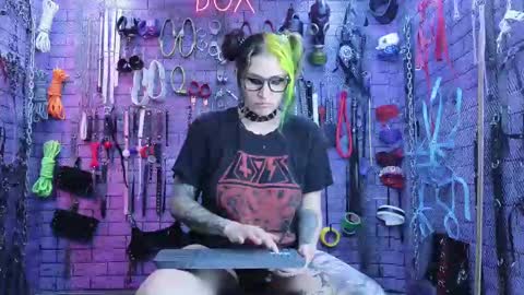 Snapshot of pandoranez chatting on 02-14-25, 05:09 PandoraNez online show from 02-14-25, 05:09