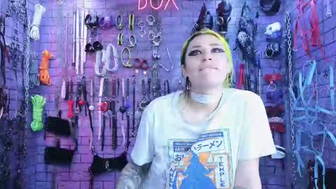 Snapshot of pandoranez chatting on 02-20-25, 08:36 PandoraNez online show from 02-20-25, 08:36