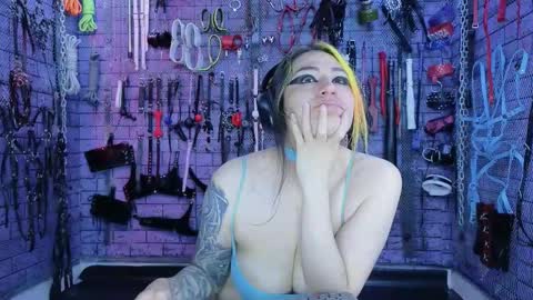 Snapshot of pandoranez chatting on 09-30-25, 02:16 PandoraNez online show from 09-30-25, 02:16