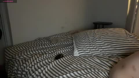 PantsLessTraveler online show from 04-12-26, 07:57