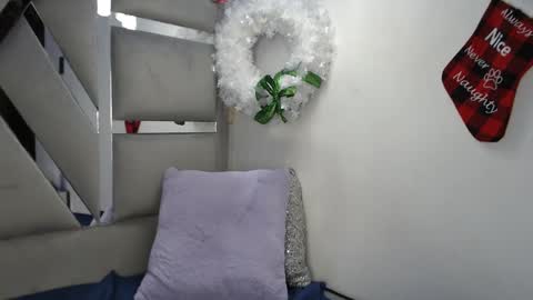 Paola Lyon online show from 01-06-25, 03:19