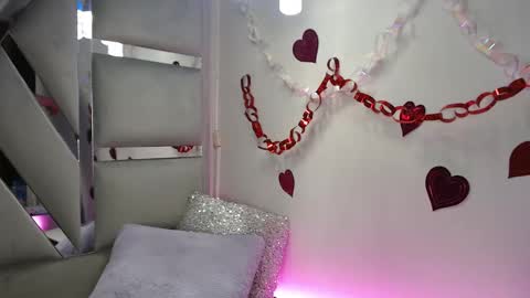 Paola Lyon online show from 02-22-25, 07:25