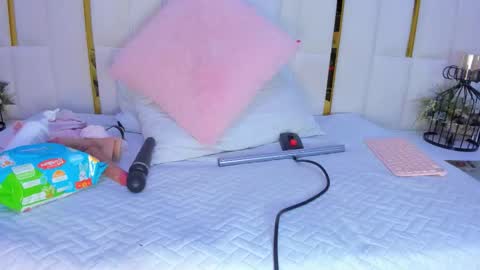 Paola  online show from 12-23-25, 08:34