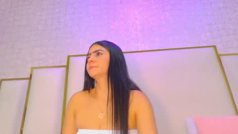 Snapshot of paolaa_rodriguez chatting on 06-19-26, 11:47 Paola online show from 06-19-26, 11:47