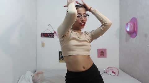 Paola online show from 02-06-25, 02:58