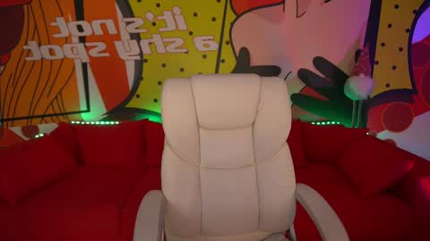 Snapshot of paolamola chatting on 12-10-24, 08:08 Lia online show from 12-10-24, 08:08