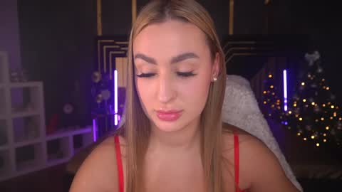 Snapshot of paolamola chatting on 01-12-25, 03:14 Lia online show from 01-12-25, 03:14