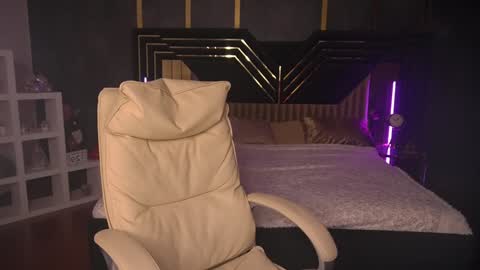 Snapshot of paolamola chatting on 01-30-25, 06:10 Lia online show from 01-30-25, 06:10