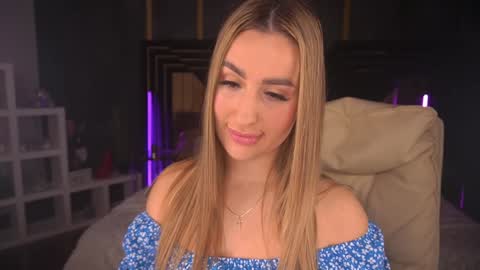 Snapshot of paolamola chatting on 02-01-25, 04:11 Lia online show from 02-01-25, 04:11