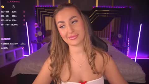 Snapshot of paolamola chatting on 02-09-25, 04:07 Lia online show from 02-09-25, 04:07