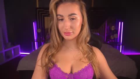 Snapshot of paolamola chatting on 02-22-25, 04:30 Lia online show from 02-22-25, 04:30