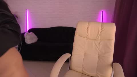 Snapshot of paolamola chatting on 03-08-25, 03:24 Lia online show from 03-08-25, 03:24