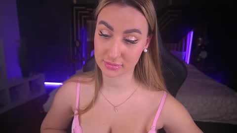 Snapshot of paolamola chatting on 03-11-25, 06:52 Lia online show from 03-11-25, 06:52