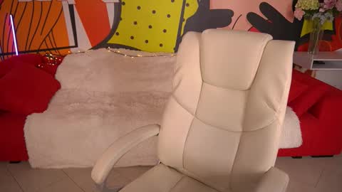 Snapshot of paolamola chatting on 11-08-25, 10:15 Lia online show from 11-08-25, 10:15