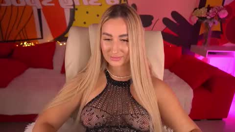 Snapshot of paolamola chatting on 11-14-25, 03:22 Lia online show from 11-14-25, 03:22