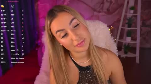 Snapshot of paolamola chatting on 12-03-25, 09:51 Lia online show from 12-03-25, 09:51