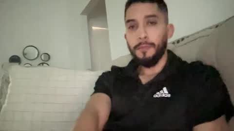 Snapshot of papicubano_guapo23cm chatting on 02-17-25, 02:15 papicubano_guapo23cm online show from 02-17-25, 02:15