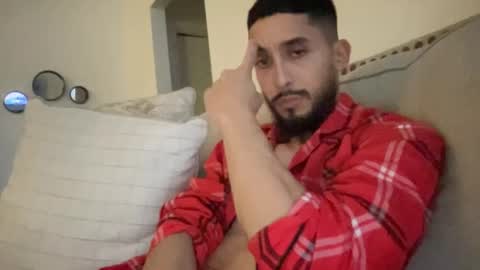 Snapshot of papicubano_guapo23cm chatting on 02-24-25, 04:38 papicubano_guapo23cm online show from 02-24-25, 04:38