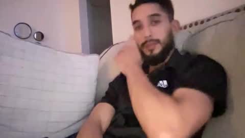 Snapshot of papicubano_guapo23cm chatting on 10-18-25, 05:32 papicubano_guapo23cm online show from 10-18-25, 05:32