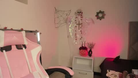 Snapshot of paprik_ chatting on 10-17-25, 06:43 Paprika online show from 10-17-25, 06:43