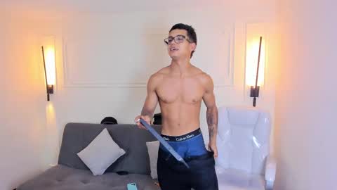 Snapshot of paradise_boy_s chatting on 09-16-25, 12:33 Ryan And Casper online show from 09-16-25, 12:33