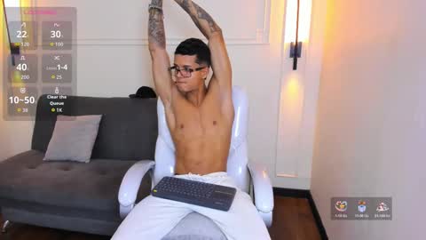 Snapshot of paradise_boy_s chatting on 11-28-25, 04:20 Ryan And Casper online show from 11-28-25, 04:20