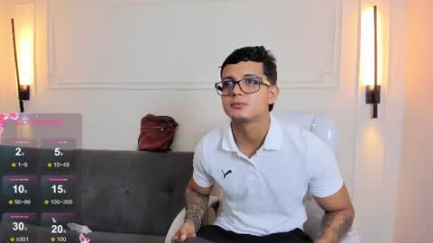 Snapshot of paradise_boy_s chatting on 06-18-26, 01:26 Ryan And Casper online show from 06-18-26, 01:26