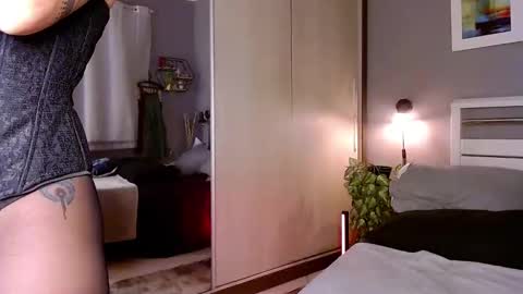 My alter ego Betinna Flowers - a tattooed Miss  -   Are you missing me come in here  -  online show from 03-08-25, 09:18